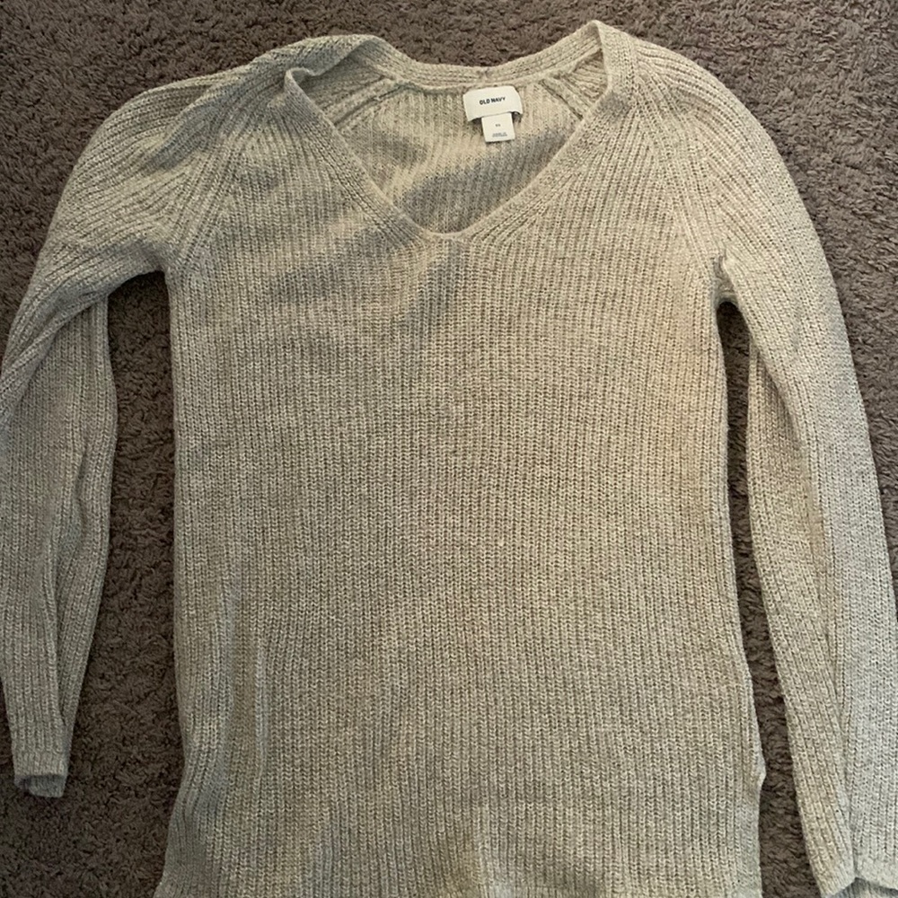 I am selling this long sleeve gray sweater from old navy